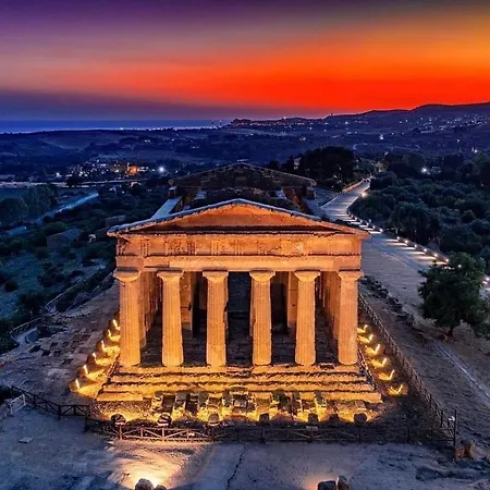 بيت ضيافة Akragaroom