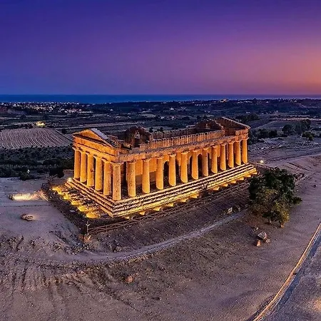 بيت ضيافة Akragaroom